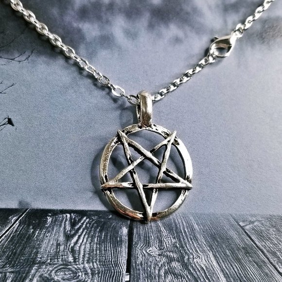Baroque Vintage Jewelry - Silver Interlocking Pentagram Necklace LHP Gothic